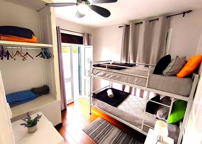 Сasa de vacaciones Downtown Tiny House